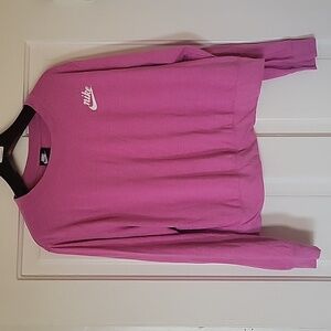1x NIKE long sleeve tee